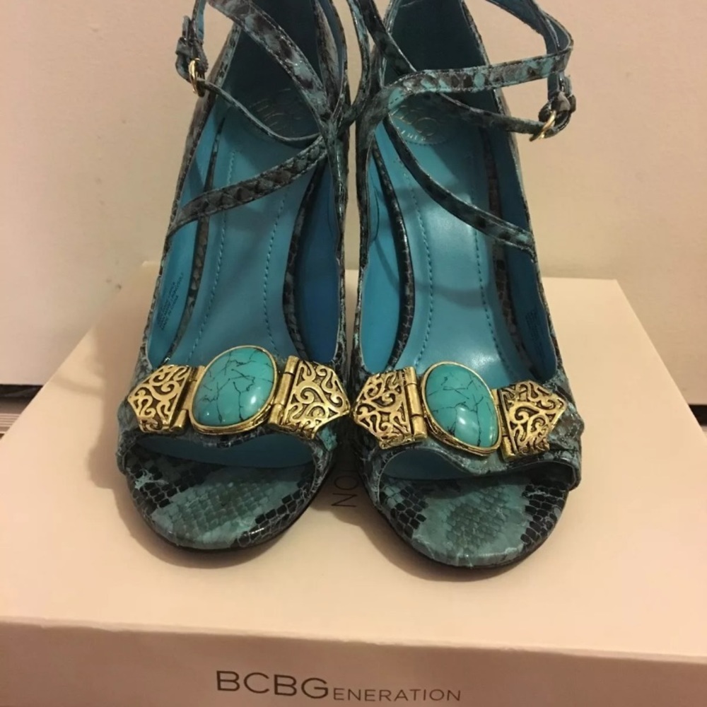 Shoes - Picture 2 of 5
